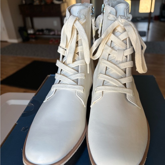 NEW Dr. Scholl’s White Boot - Size 6M - Picture 4 of 8